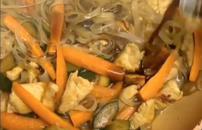 Verdura rehogada en wok receta saludable