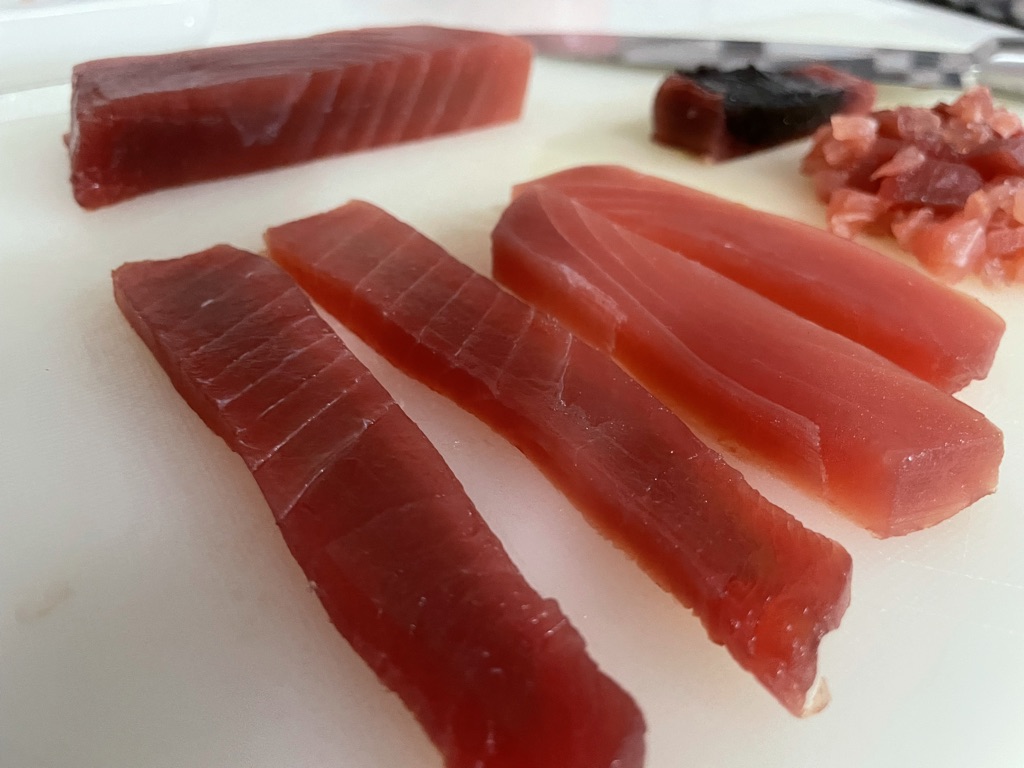 Corte de atún para el Tataki de Nutrifácil