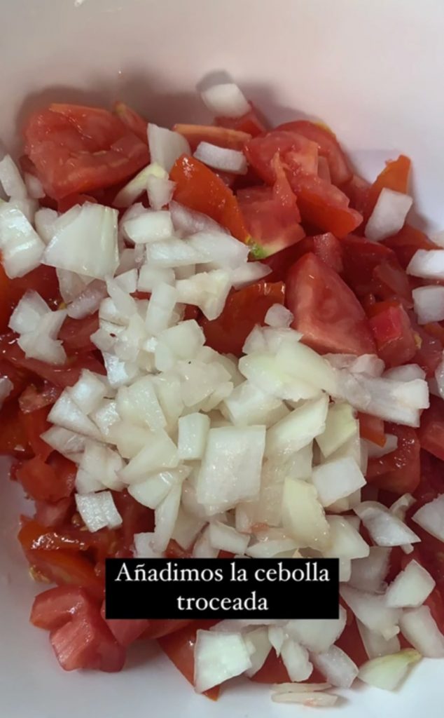 Picado de tomate y cebolla, plato murciano