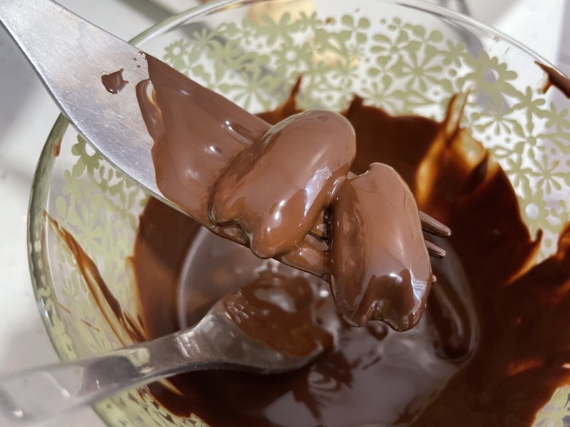 Nueces con chocolate derretido