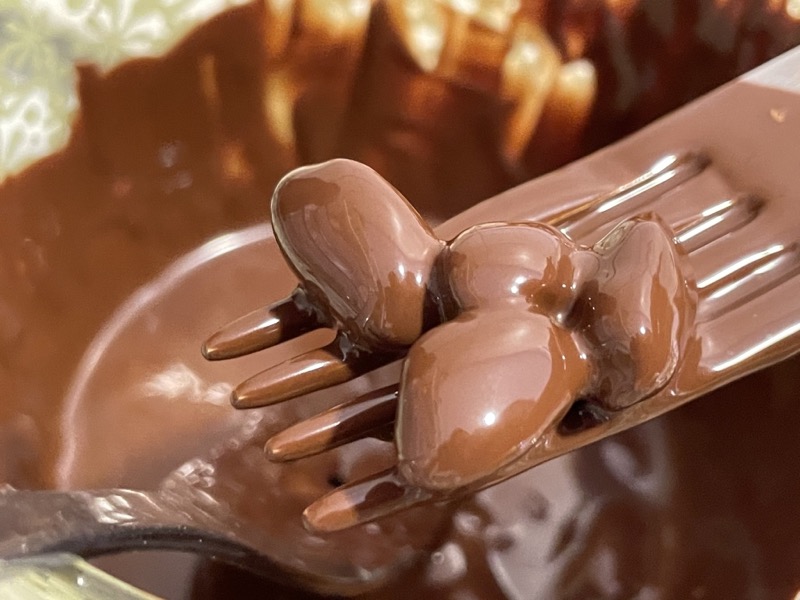 Pistachos con chocolate derretido